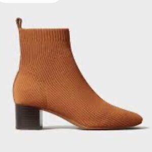Everlane Glove ribbed stretchy boot in camel size 8.5